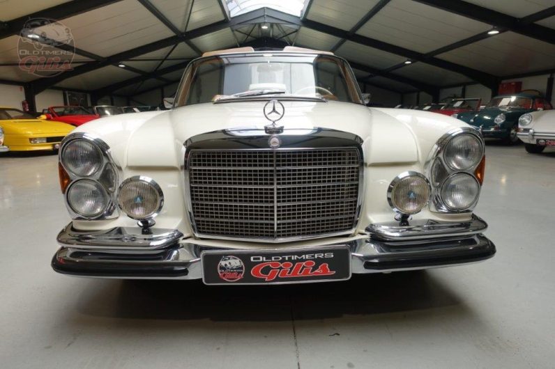 1963 Mercedes 220SE W111