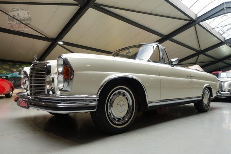 1963 Mercedes 220SE W111