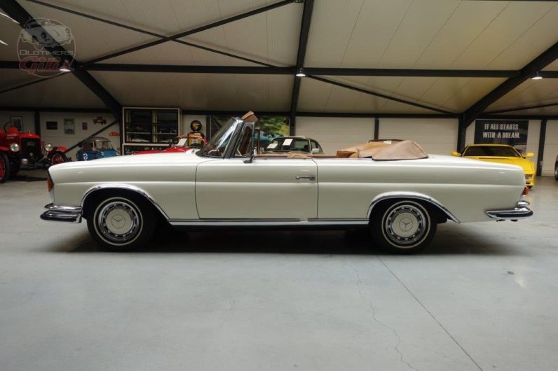 1963 Mercedes 220SE W111