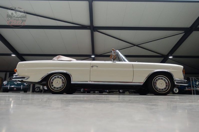 1963 Mercedes 220SE W111