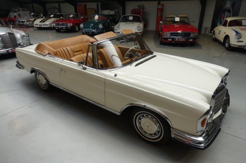 1963 Mercedes 220SE W111