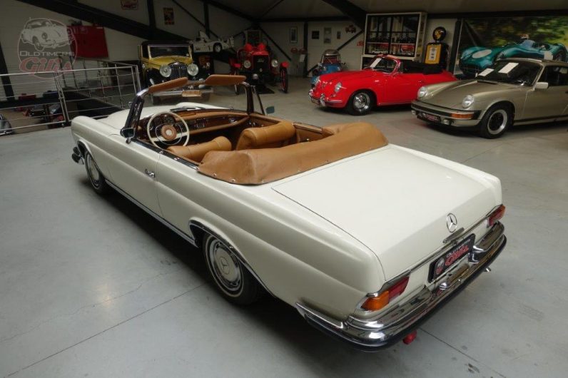 1963 Mercedes 220SE W111
