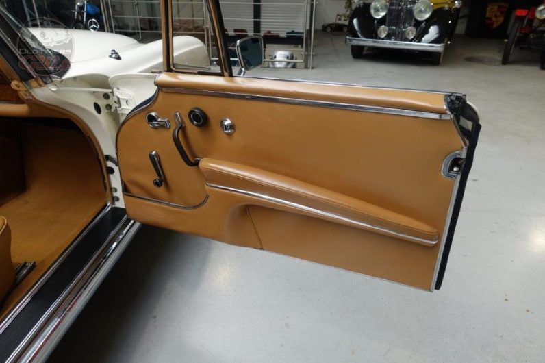 1963 Mercedes 220SE W111