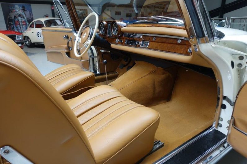 1963 Mercedes 220SE W111