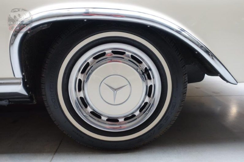 1963 Mercedes 220SE W111