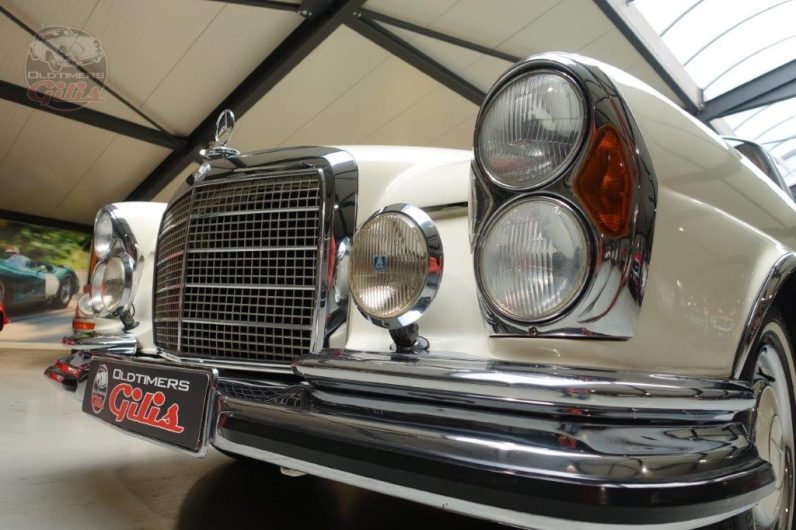 1963 Mercedes 220SE W111