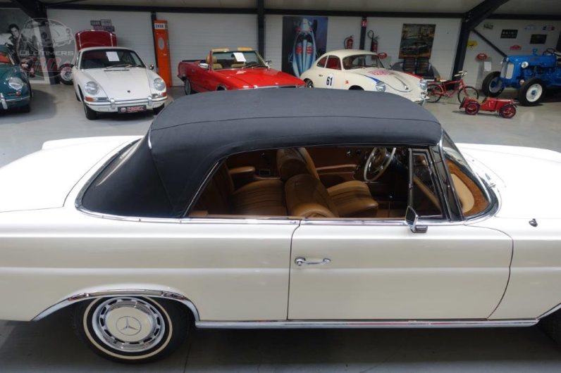 1963 Mercedes 220SE W111