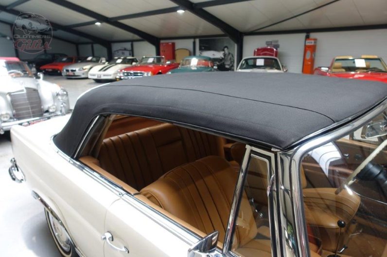 1963 Mercedes 220SE W111